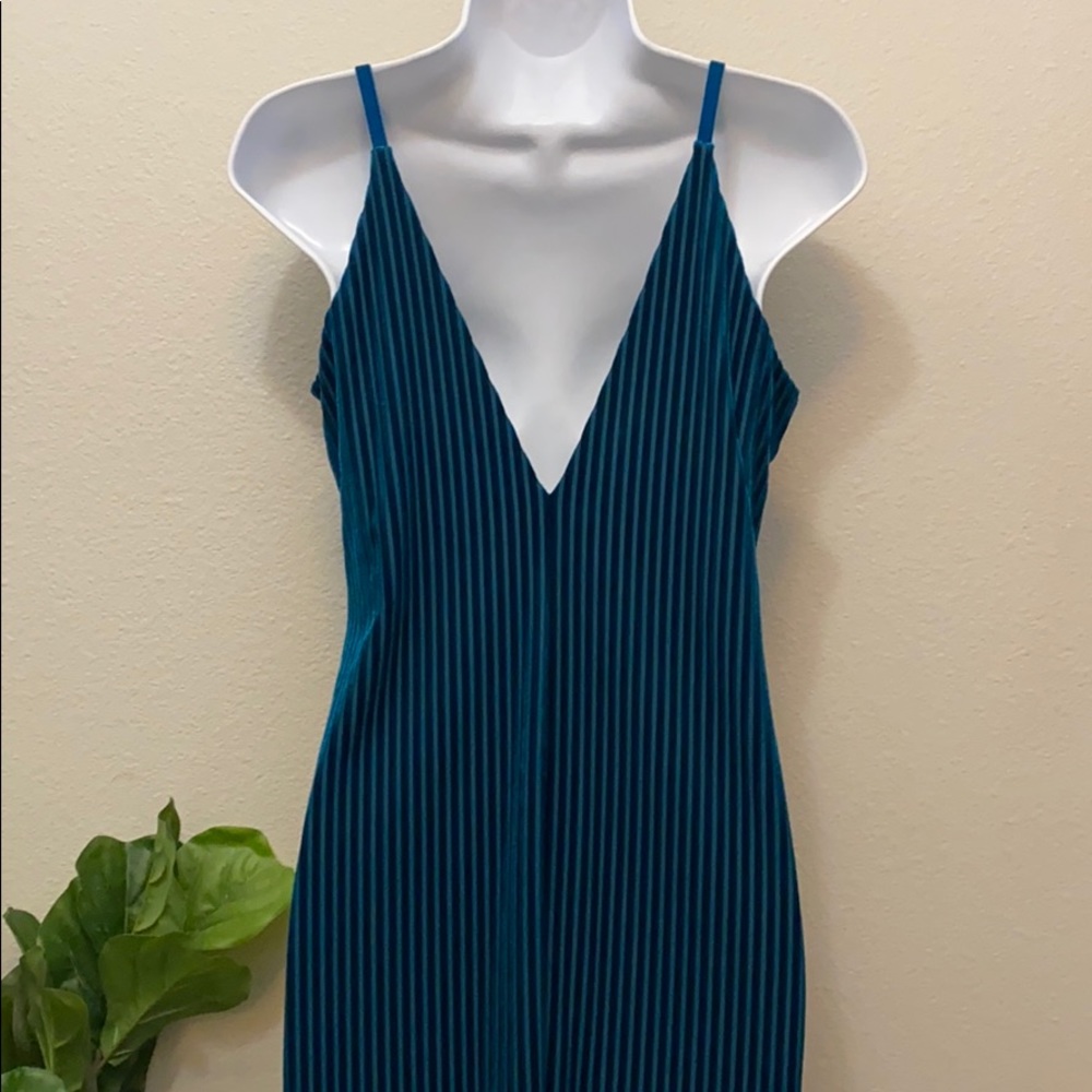 Emerald aqua green velvet dress - Picture 4 of 6